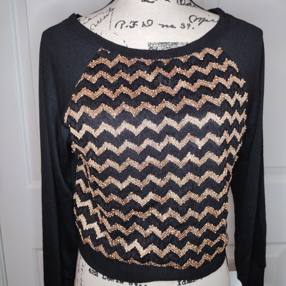 NWT Ambiance Apparel Black Gold Chevron  Long Sleeve Crop Top Shirt Size M